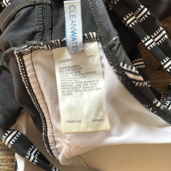 Clean Water Striped Black and White V-Neck One-Piece Swimsuit Size Large - Picture 8 of 10